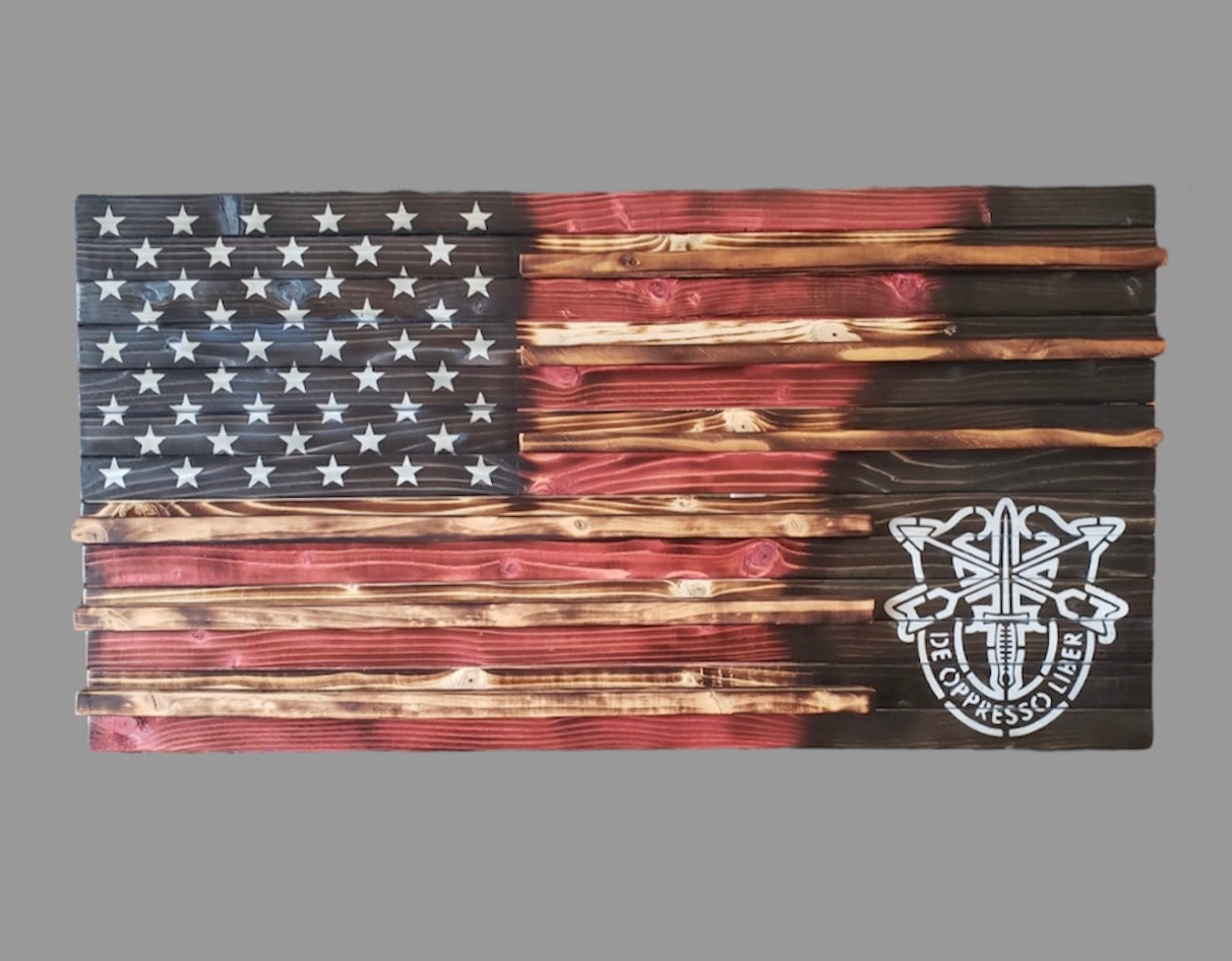 "DE OPPRESSO LIBER" Wooden American Coin Holder Flag